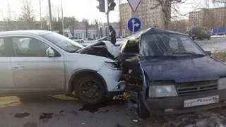 В Нижнекамске из-за неработающего светофора бьются машины