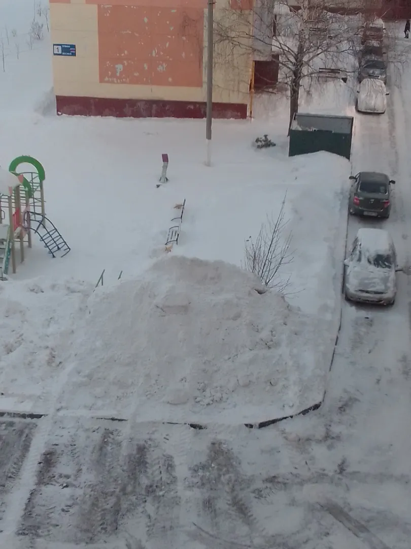 В Нижнекамске дворы утопают в снегу