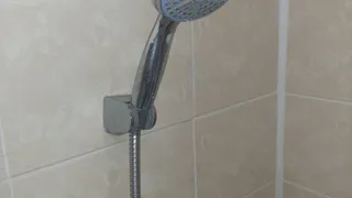 «На протяжении 2-3 недель вместо горячей воды течёт холодная»