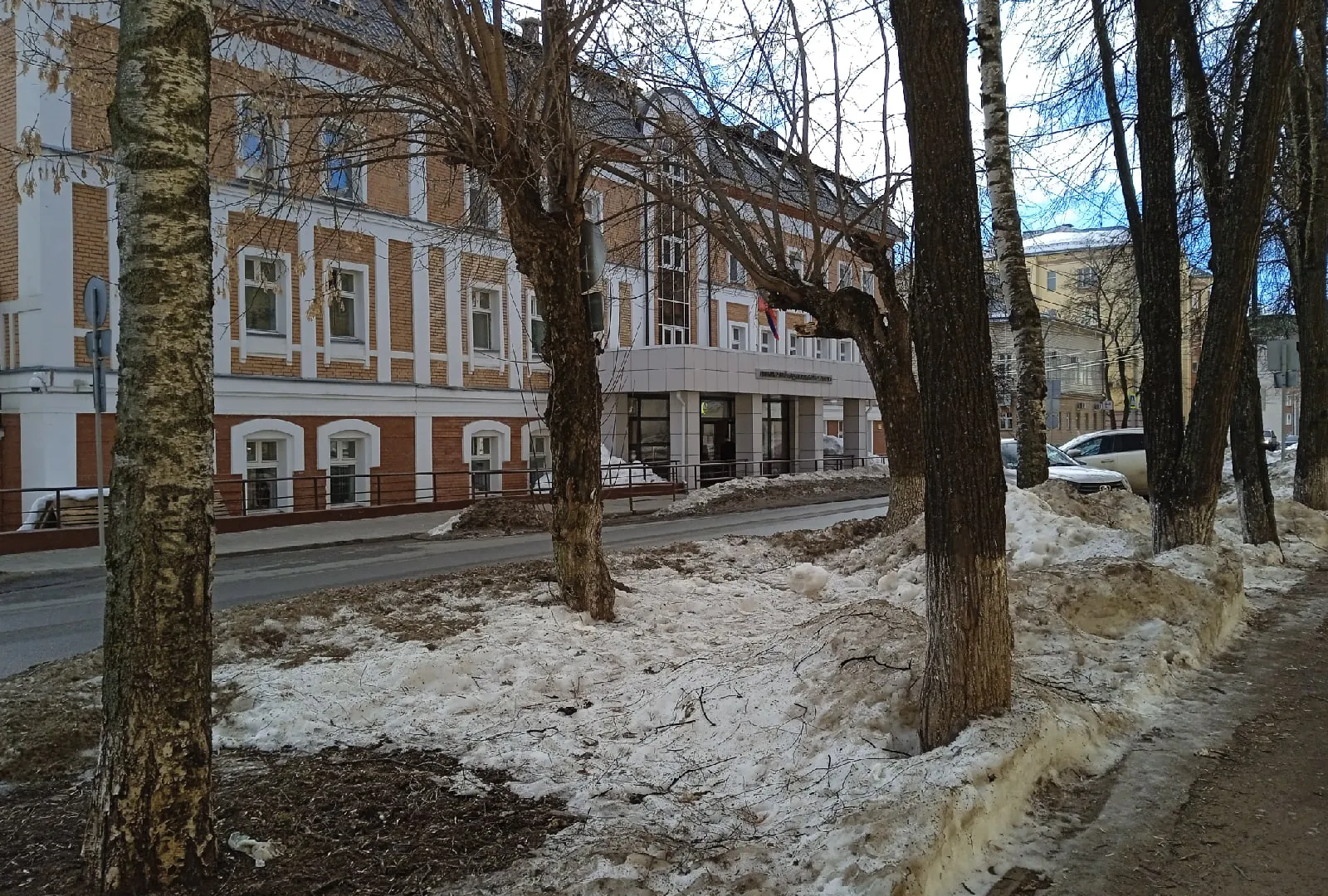 В Татарстане мужчина пришёл в суд с 30-сантиметровым кинжалом в трости