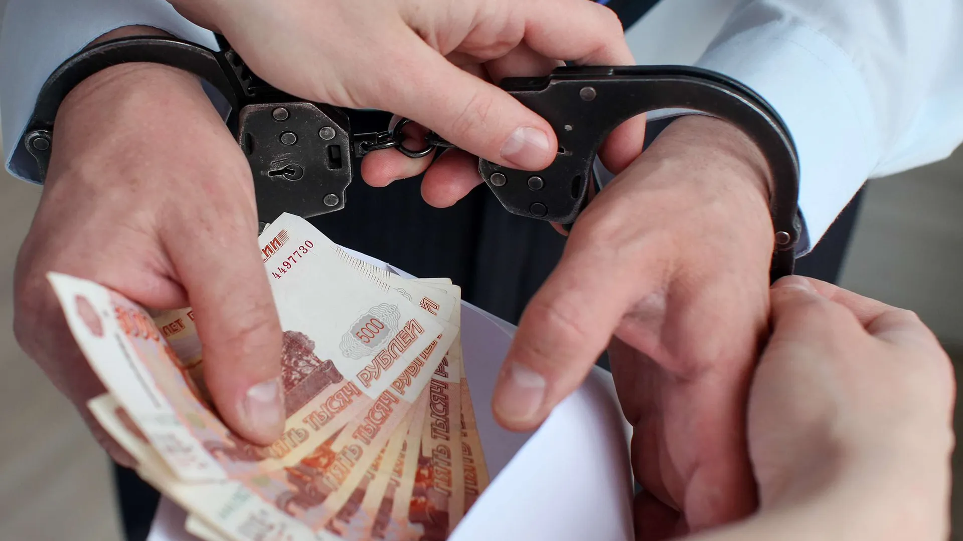 В Нижнекамске экс-чиновник за 7 лет выписал себе премий на 600 тыс. рублей