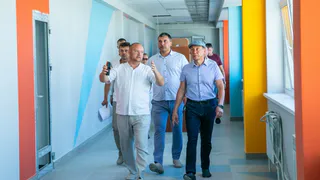 К учебе готов! Муллин проверил ход ремонтных работ в школах Нижнекамска