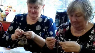 Нижнекамские рукодельницы вяжут носки участникам СВО