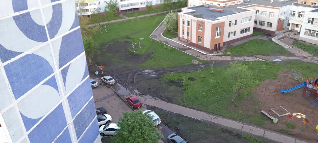 «Оградите детскую площадку и газон»