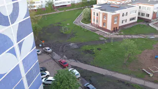 «Оградите детскую площадку и газон»