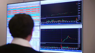 Доллар и евро на Мосбирже подорожали на открытии торгов