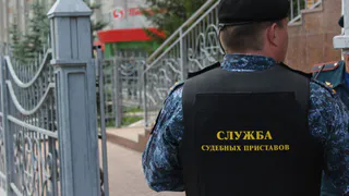 Житель Азербайджана не смог вернуться на родину, пока не погасил долги