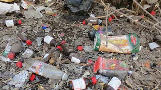 Нижнекамцы жалуются на то, что после таяния снега в городе много мусора