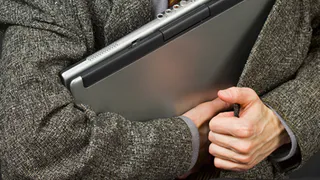 В Нижнекамске мужчина украл из ящика для хранения вещей в магазине ноутбук
