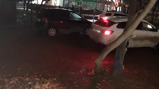 «Дети не знают, как пройти, везде машины с заведенными двигателями стоят, вонь и грязь»
