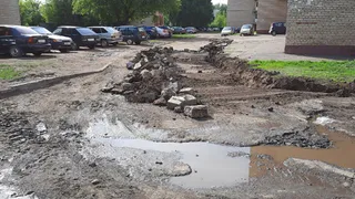 Сложности капитального ремонта: нижнекамцам перекрыли выезд со двора