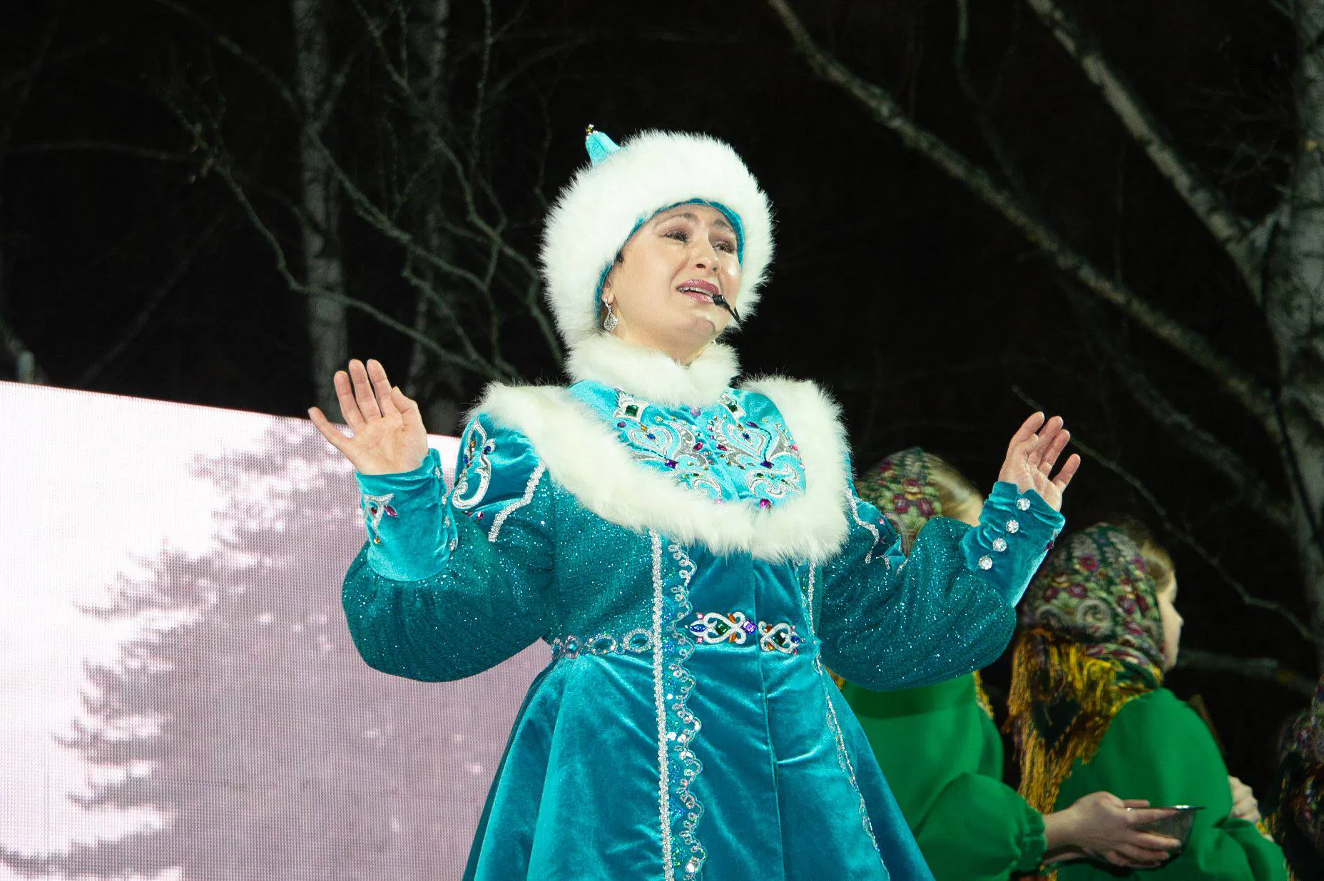 В Нижнекамске зажгли главную ёлку после красочного шествия Дедов Морозов, праздник собрал 1500 человек