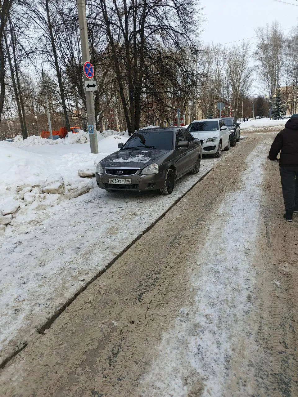 Сугробы, сосульки и никакого света: жители Нижнекамска жалуются на последствия снегопадов