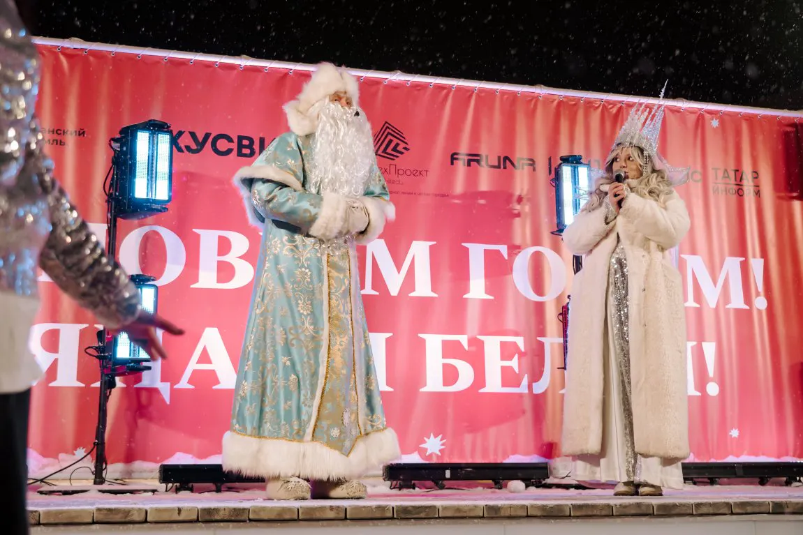 Во дворе Казанского Кремля зажгли главную новогоднюю ёлку